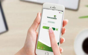 Xem lịch sử giao dịch Vietcombank. Ảnh bìa